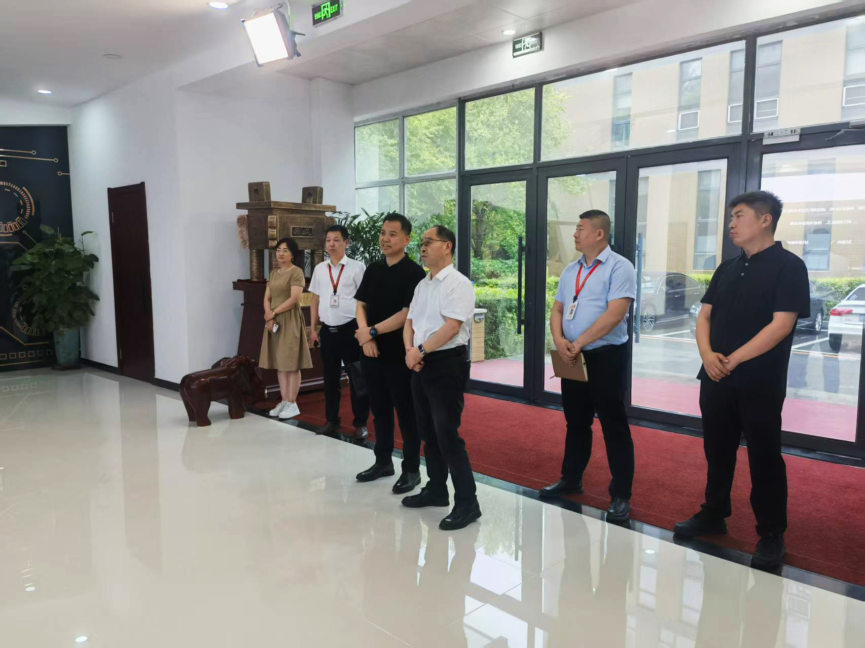 中国联通长春分公司党委书记、总经理张宏光一行到吉林泰华集团调研交流